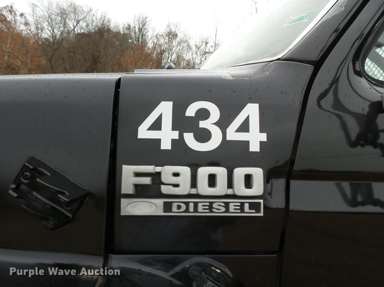 image for item DD2406 1990 Ford FT900 flatbed truck