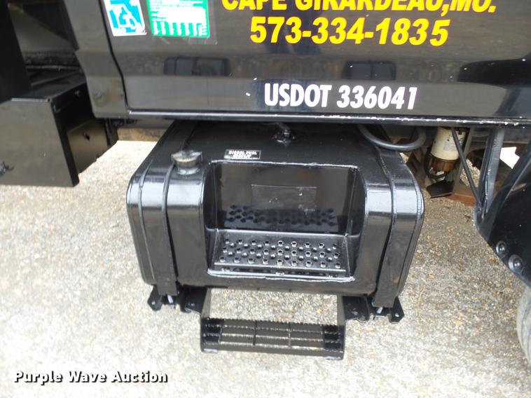 image for item DD2406 1990 Ford FT900 flatbed truck