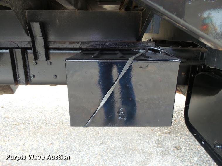 image for item DD2406 1990 Ford FT900 flatbed truck