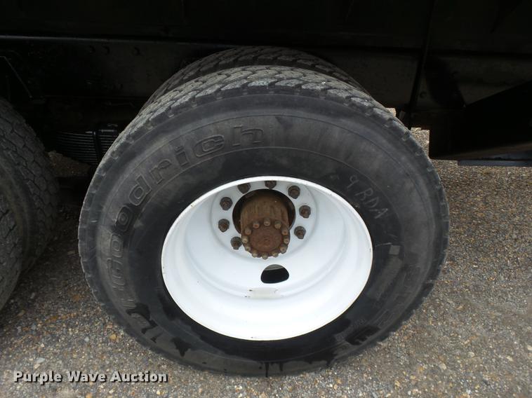 image for item DD2406 1990 Ford FT900 flatbed truck