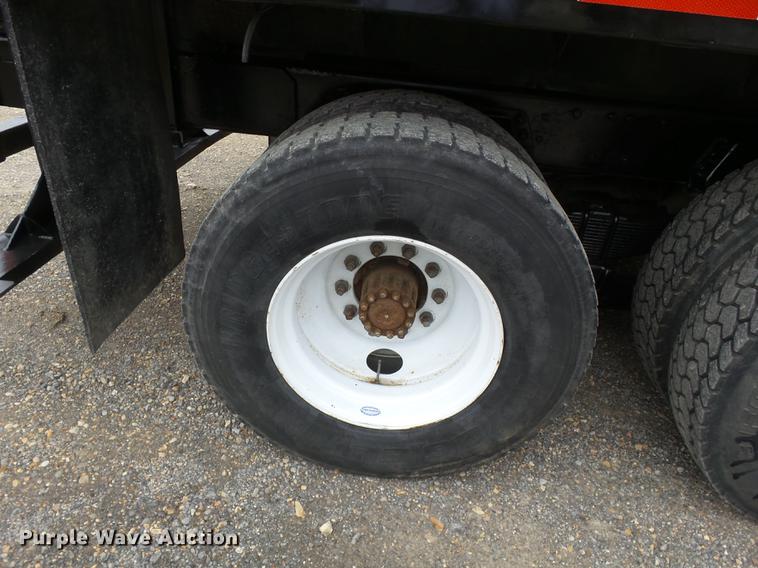 image for item DD2406 1990 Ford FT900 flatbed truck