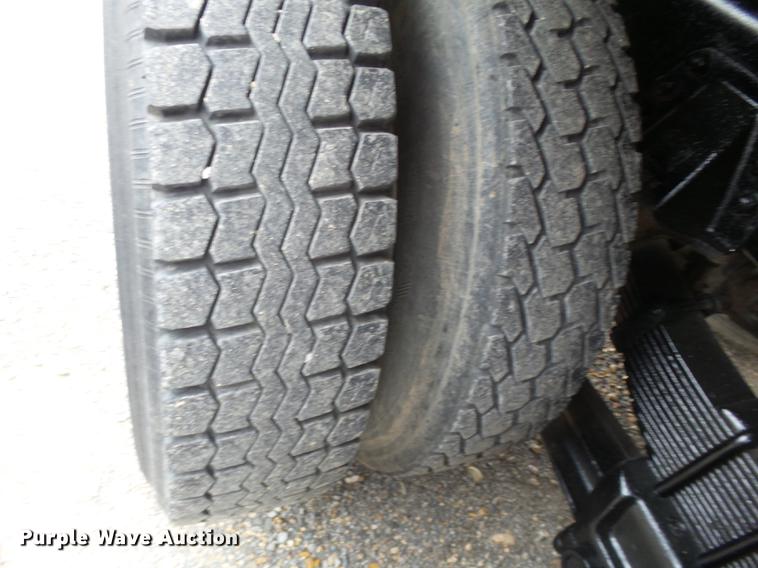 image for item DD2406 1990 Ford FT900 flatbed truck