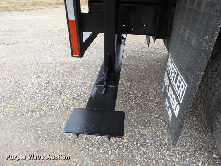 image for item DD2406 1990 Ford FT900 flatbed truck