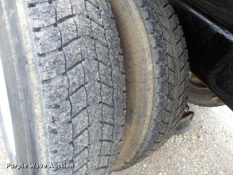 image for item DD2406 1990 Ford FT900 flatbed truck