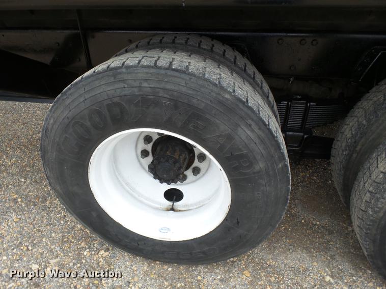 image for item DD2406 1990 Ford FT900 flatbed truck