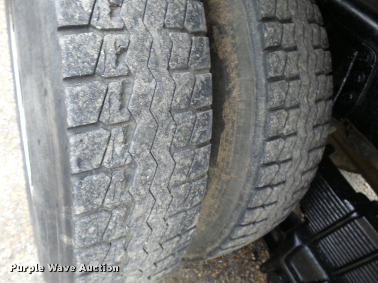 image for item DD2406 1990 Ford FT900 flatbed truck