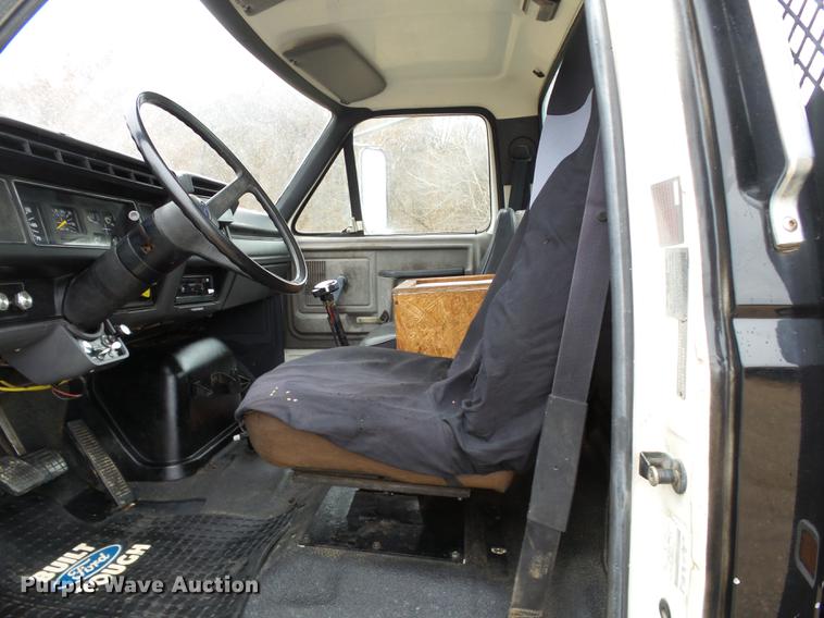 image for item DD2406 1990 Ford FT900 flatbed truck