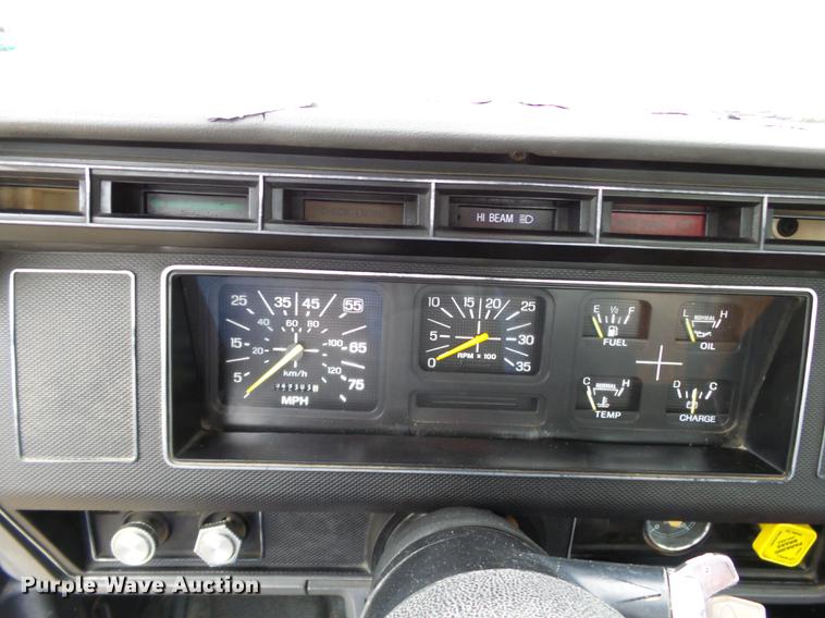 image for item DD2406 1990 Ford FT900 flatbed truck