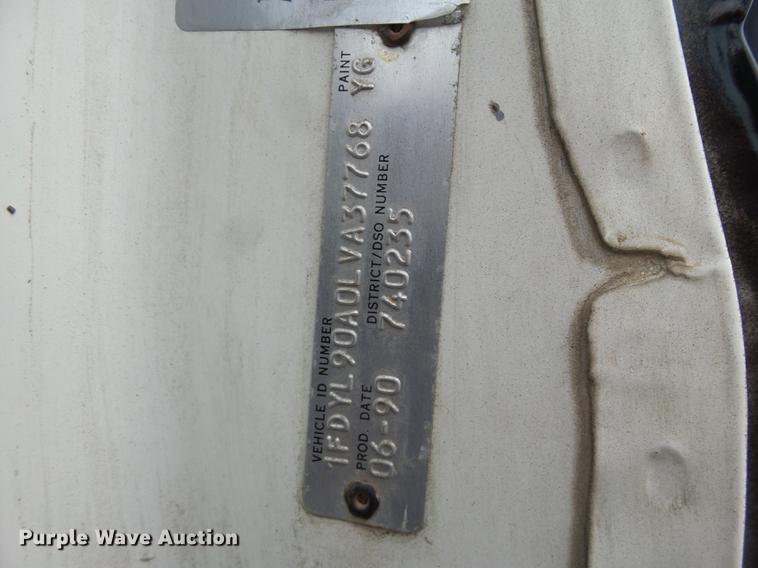 image for item DD2406 1990 Ford FT900 flatbed truck