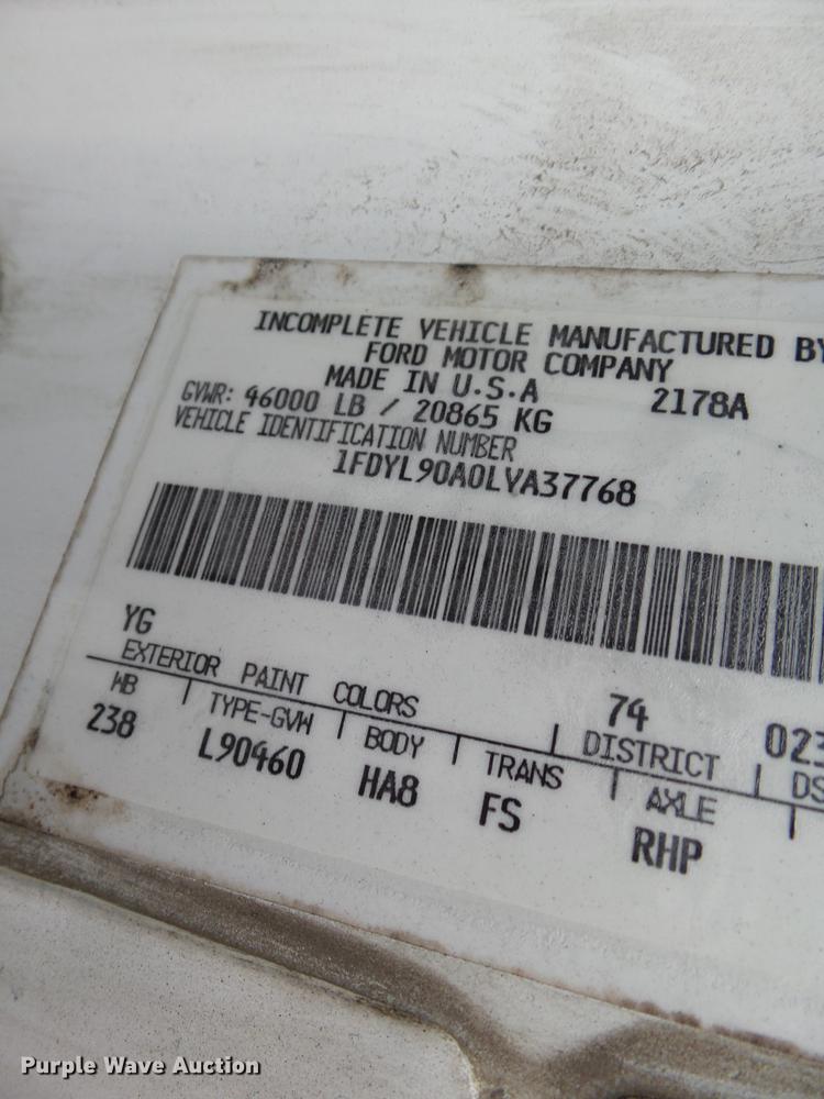 image for item DD2406 1990 Ford FT900 flatbed truck