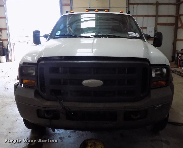 image for item DD3510 2005 Ford F450 Super Duty SuperCab flatbed truck
