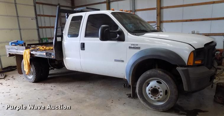 image for item DD3510 2005 Ford F450 Super Duty SuperCab flatbed truck