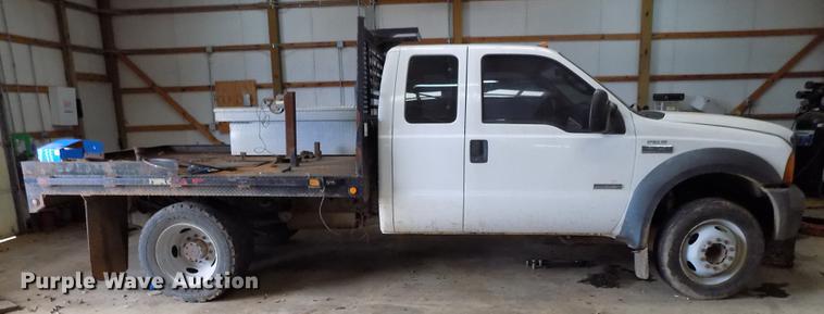 image for item DD3510 2005 Ford F450 Super Duty SuperCab flatbed truck