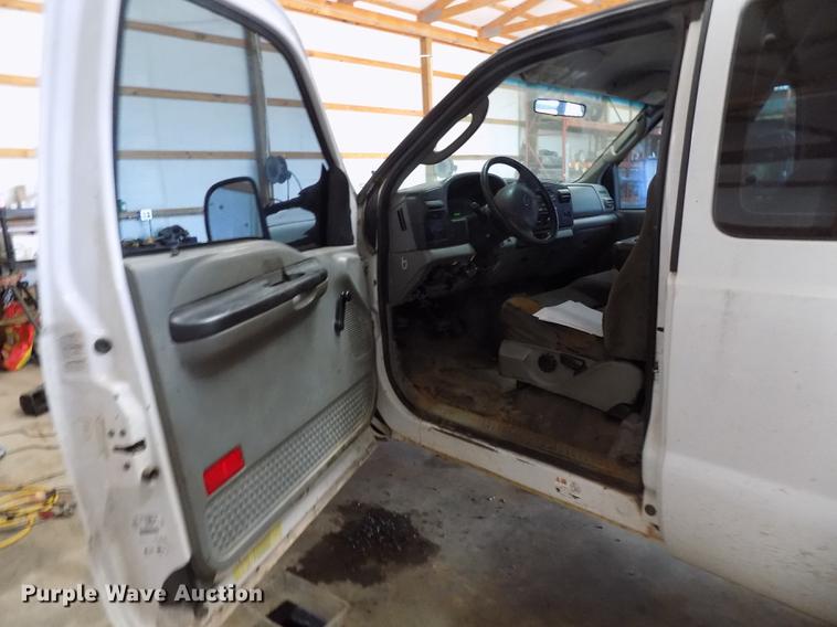 image for item DD3510 2005 Ford F450 Super Duty SuperCab flatbed truck