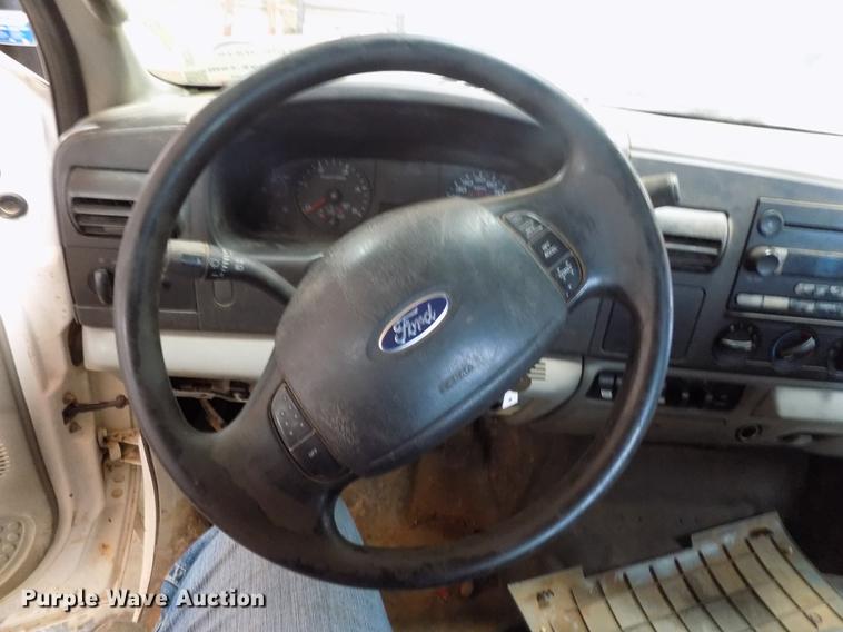 image for item DD3510 2005 Ford F450 Super Duty SuperCab flatbed truck