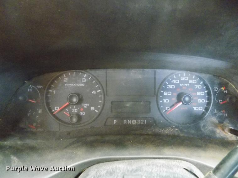 image for item DD3510 2005 Ford F450 Super Duty SuperCab flatbed truck