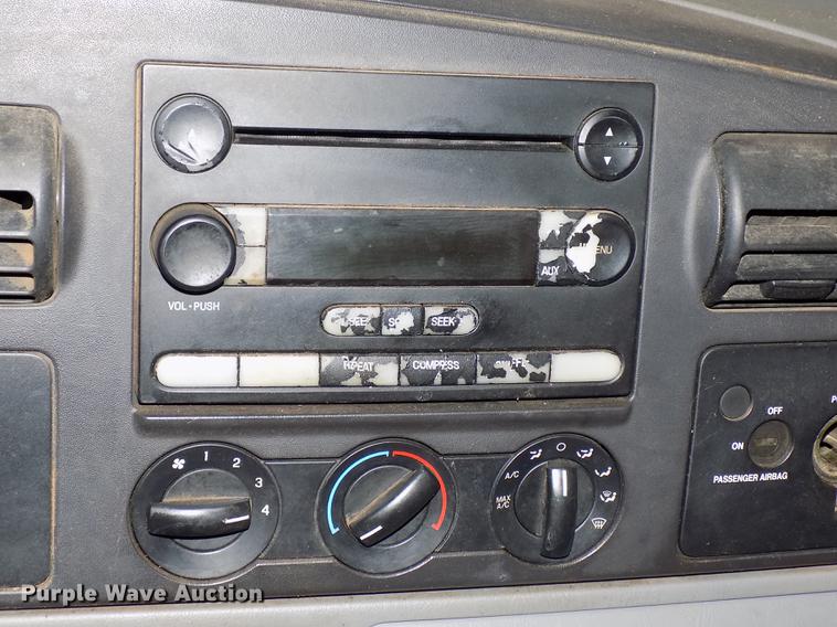 image for item DD3510 2005 Ford F450 Super Duty SuperCab flatbed truck