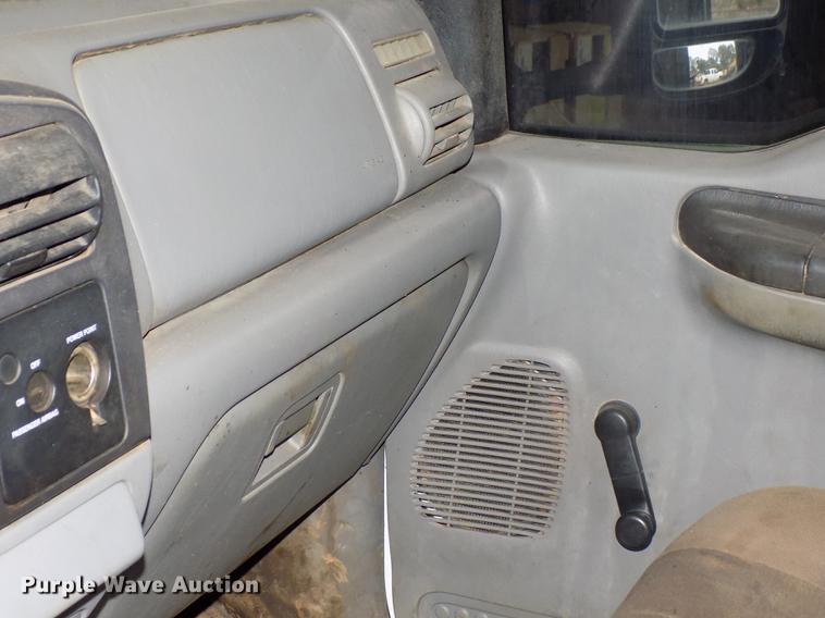 image for item DD3510 2005 Ford F450 Super Duty SuperCab flatbed truck