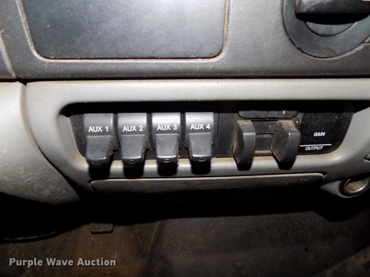 image for item DD3510 2005 Ford F450 Super Duty SuperCab flatbed truck