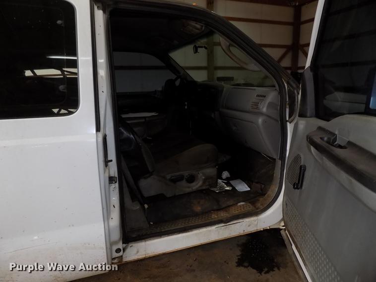 image for item DD3510 2005 Ford F450 Super Duty SuperCab flatbed truck