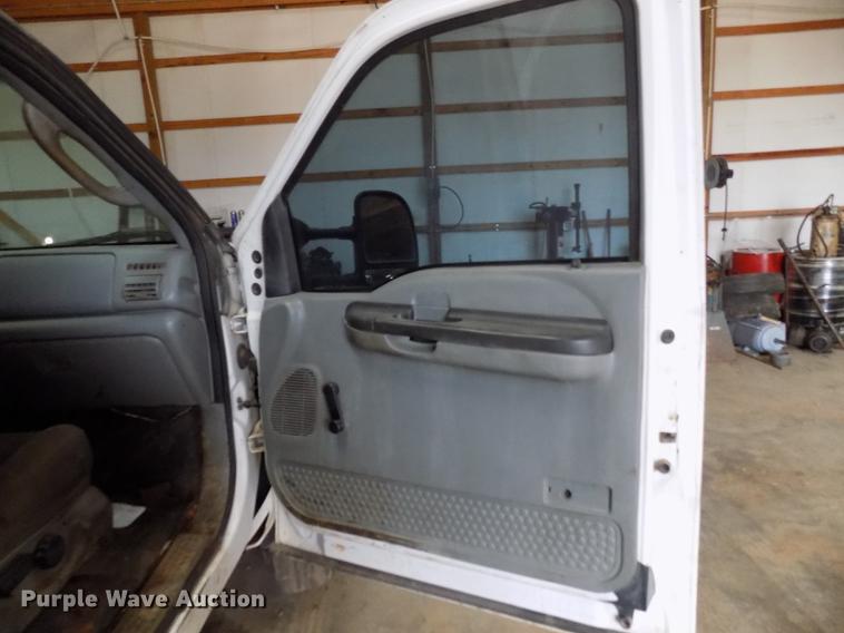 image for item DD3510 2005 Ford F450 Super Duty SuperCab flatbed truck