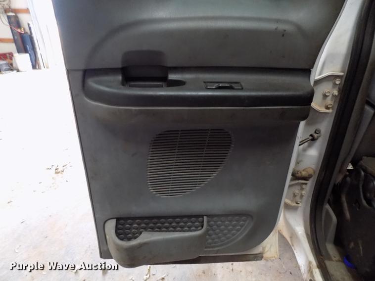 image for item DD3510 2005 Ford F450 Super Duty SuperCab flatbed truck