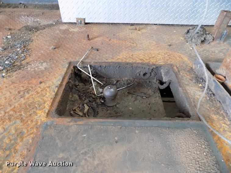 image for item DD3510 2005 Ford F450 Super Duty SuperCab flatbed truck