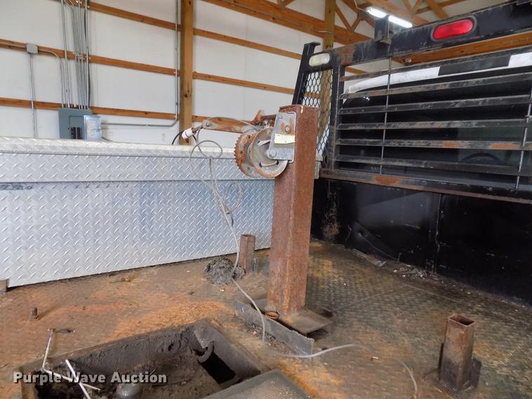 image for item DD3510 2005 Ford F450 Super Duty SuperCab flatbed truck