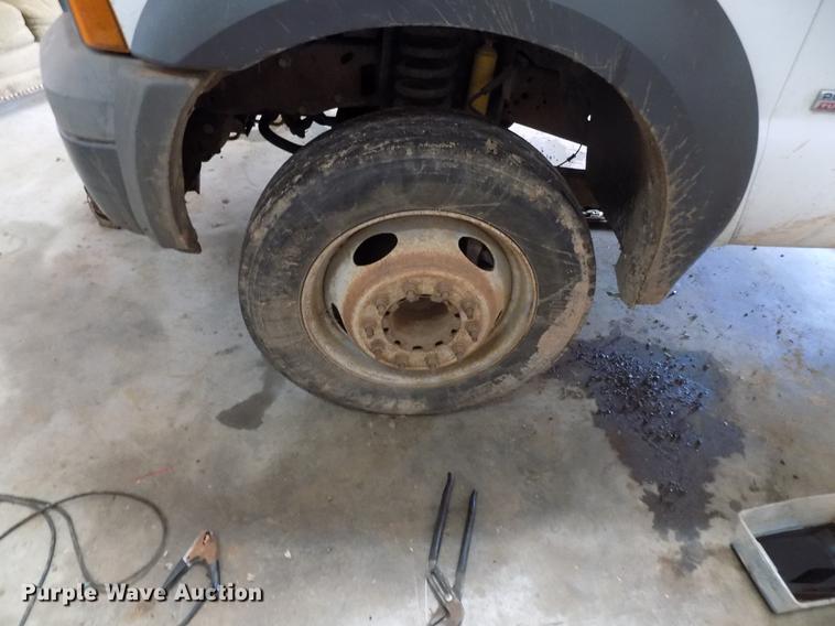 image for item DD3510 2005 Ford F450 Super Duty SuperCab flatbed truck