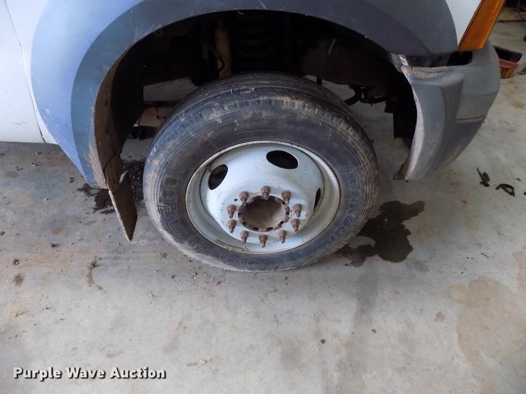 image for item DD3510 2005 Ford F450 Super Duty SuperCab flatbed truck