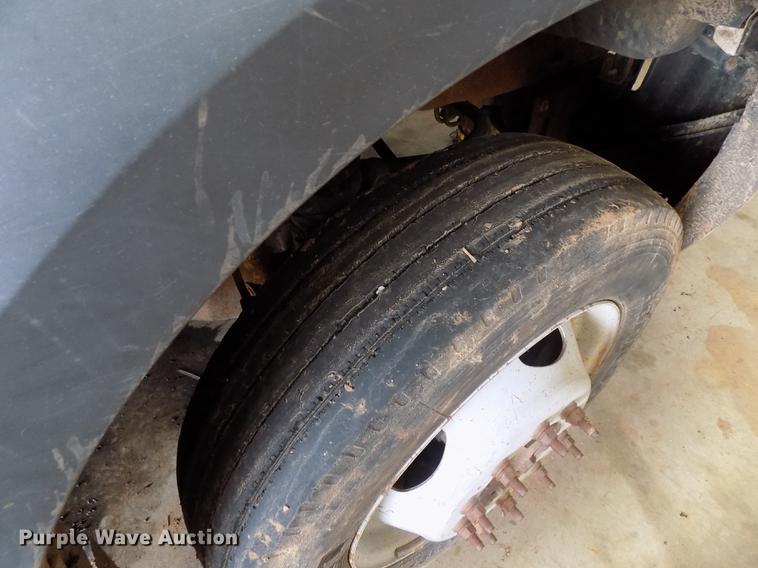 image for item DD3510 2005 Ford F450 Super Duty SuperCab flatbed truck