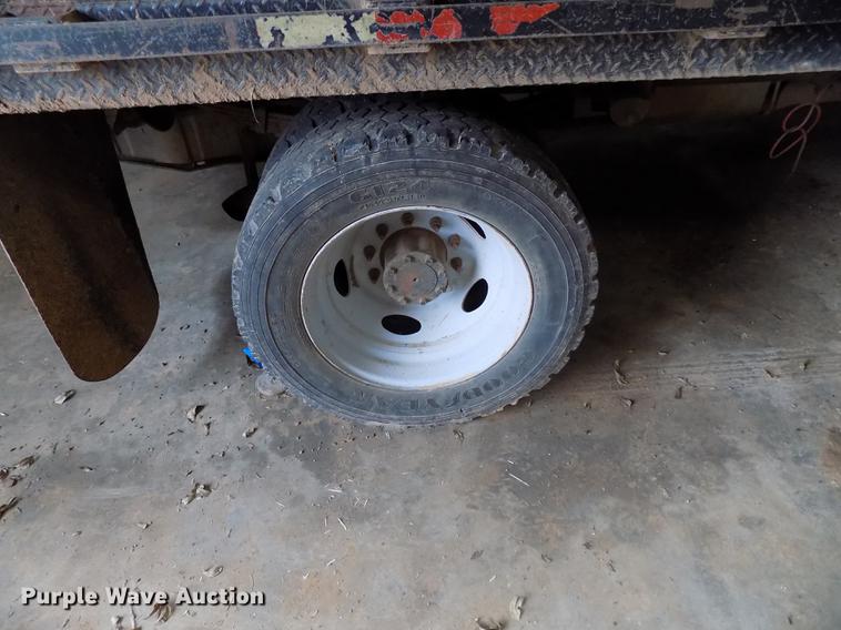 image for item DD3510 2005 Ford F450 Super Duty SuperCab flatbed truck