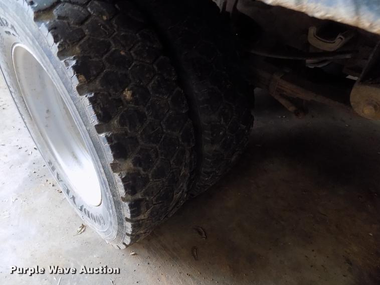 image for item DD3510 2005 Ford F450 Super Duty SuperCab flatbed truck