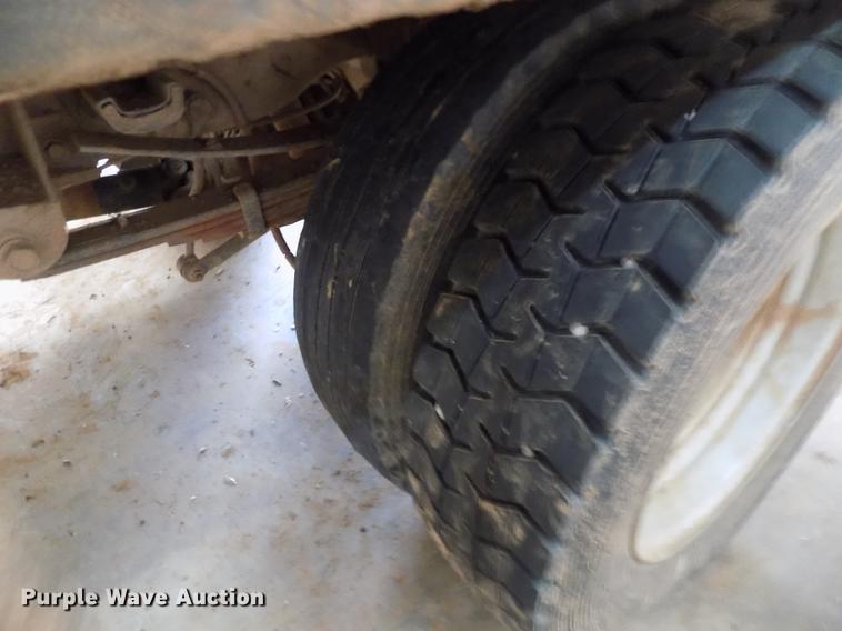 image for item DD3510 2005 Ford F450 Super Duty SuperCab flatbed truck