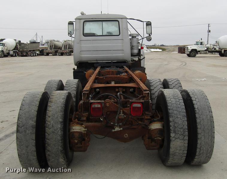 image for item DD3931 1987 Mack DM685S truck cab and chassis