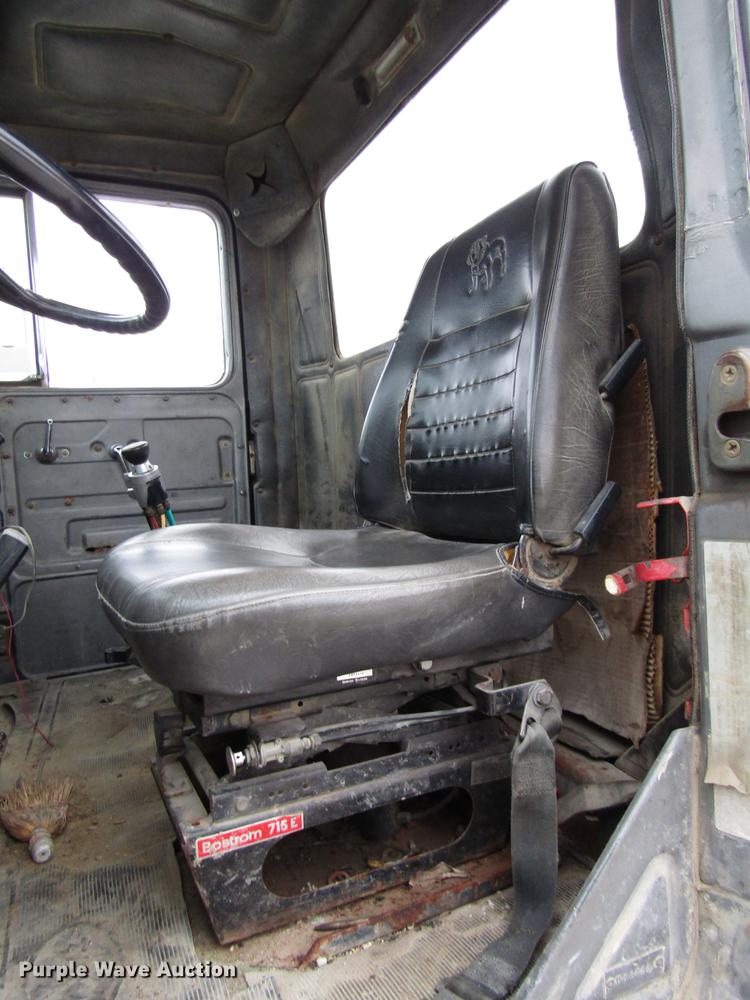 image for item DD3931 1987 Mack DM685S truck cab and chassis
