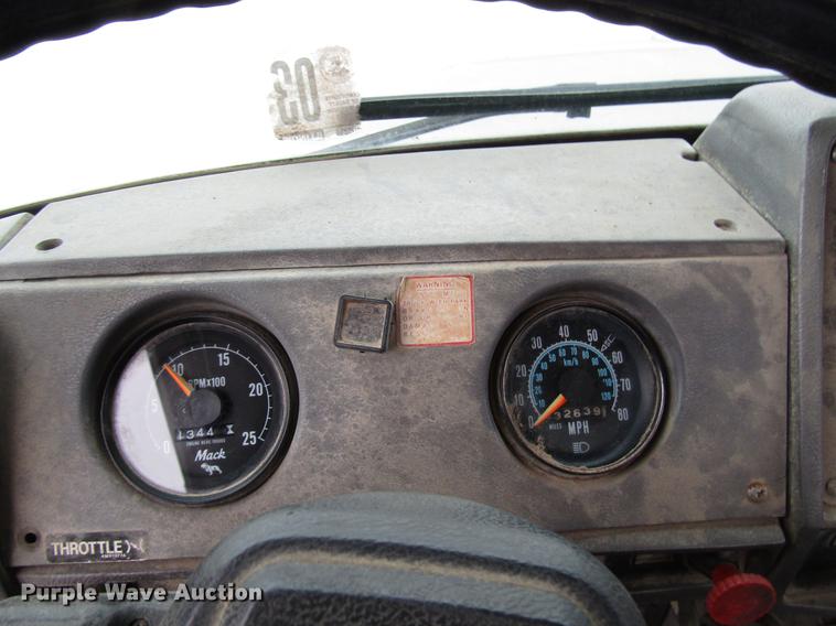 image for item DD3931 1987 Mack DM685S truck cab and chassis