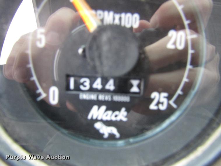 image for item DD3931 1987 Mack DM685S truck cab and chassis