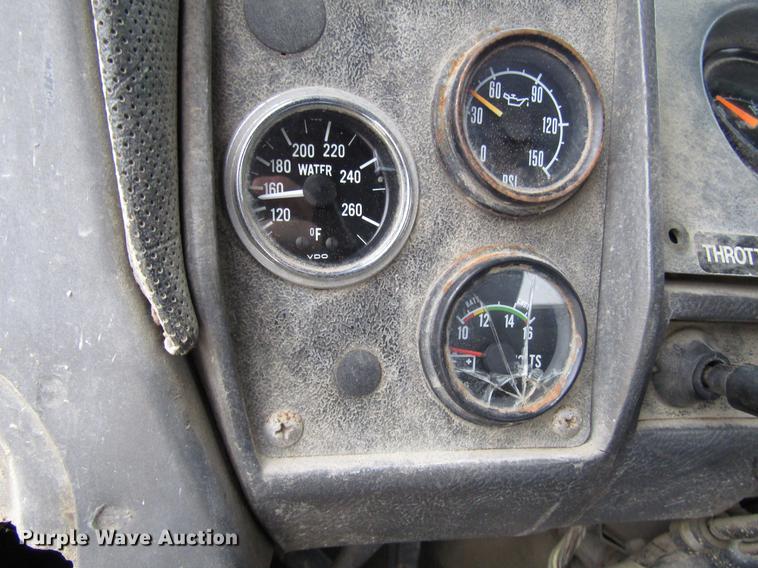 image for item DD3931 1987 Mack DM685S truck cab and chassis