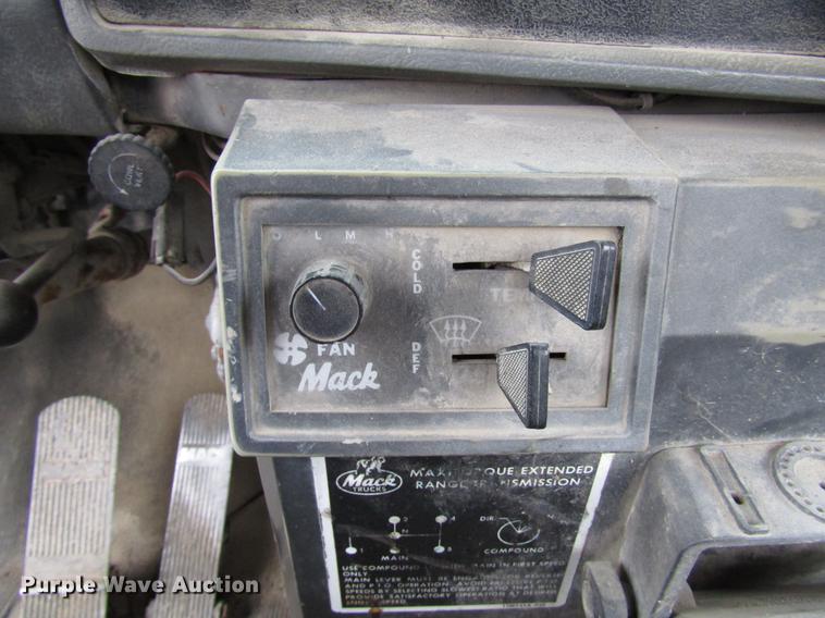 image for item DD3931 1987 Mack DM685S truck cab and chassis