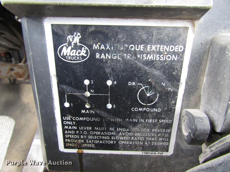 image for item DD3931 1987 Mack DM685S truck cab and chassis