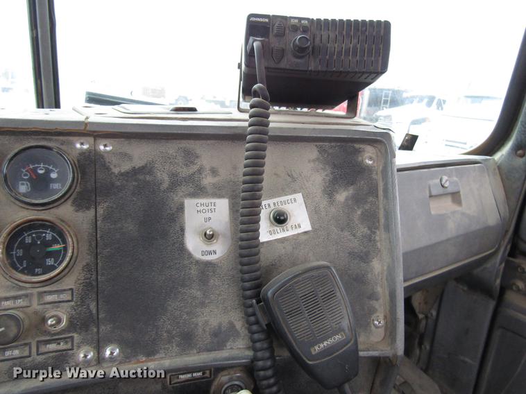 image for item DD3931 1987 Mack DM685S truck cab and chassis