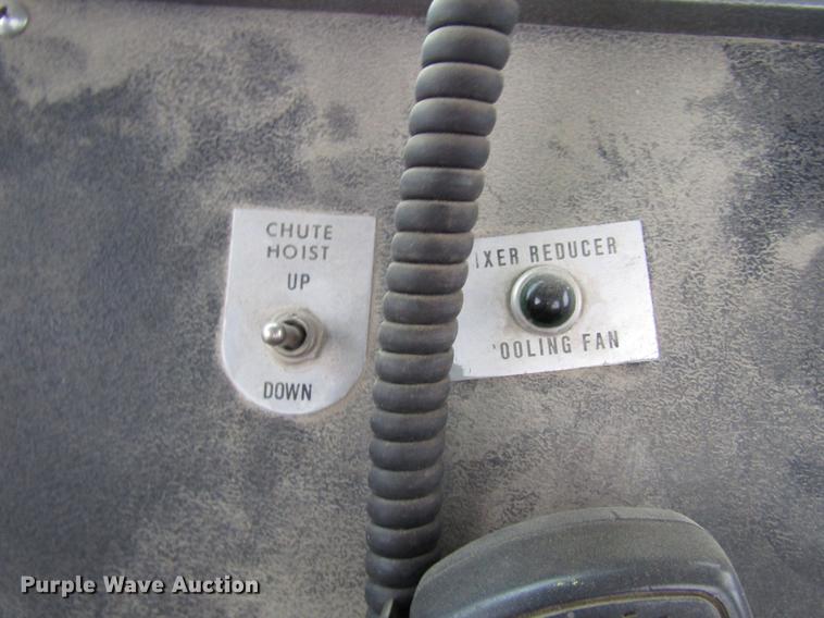 image for item DD3931 1987 Mack DM685S truck cab and chassis