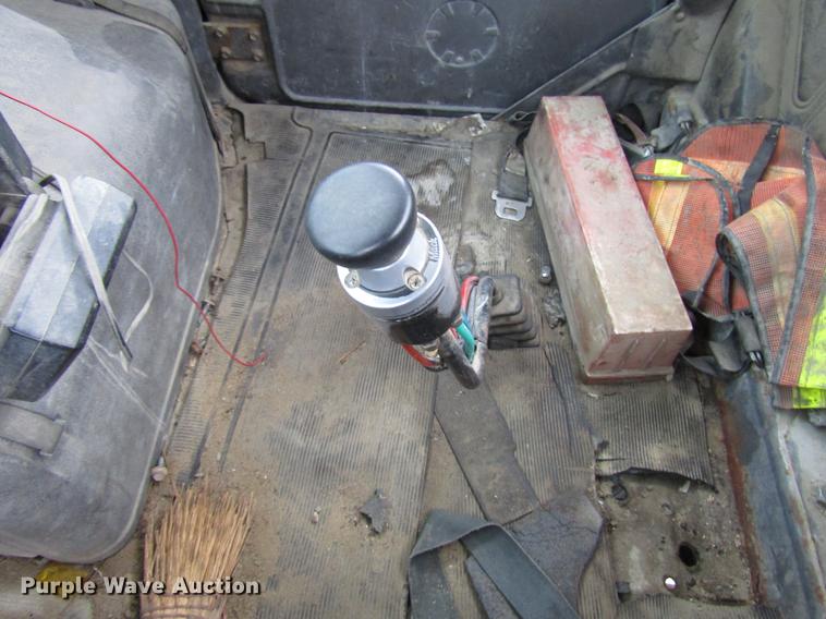 image for item DD3931 1987 Mack DM685S truck cab and chassis