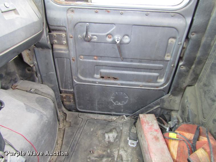 image for item DD3931 1987 Mack DM685S truck cab and chassis