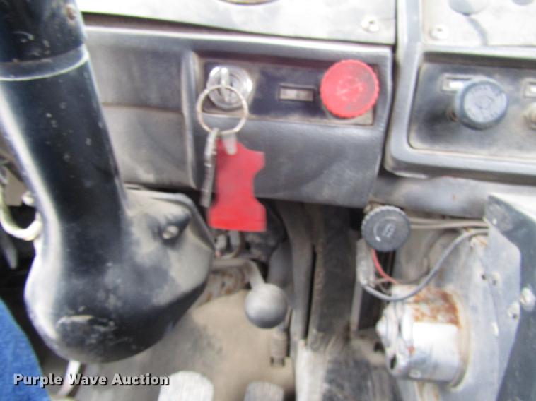 image for item DD3931 1987 Mack DM685S truck cab and chassis