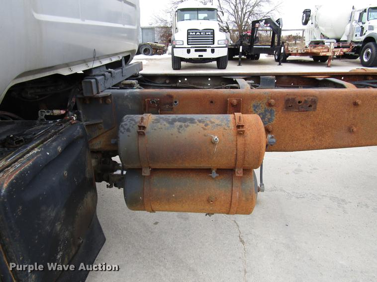 image for item DD3931 1987 Mack DM685S truck cab and chassis