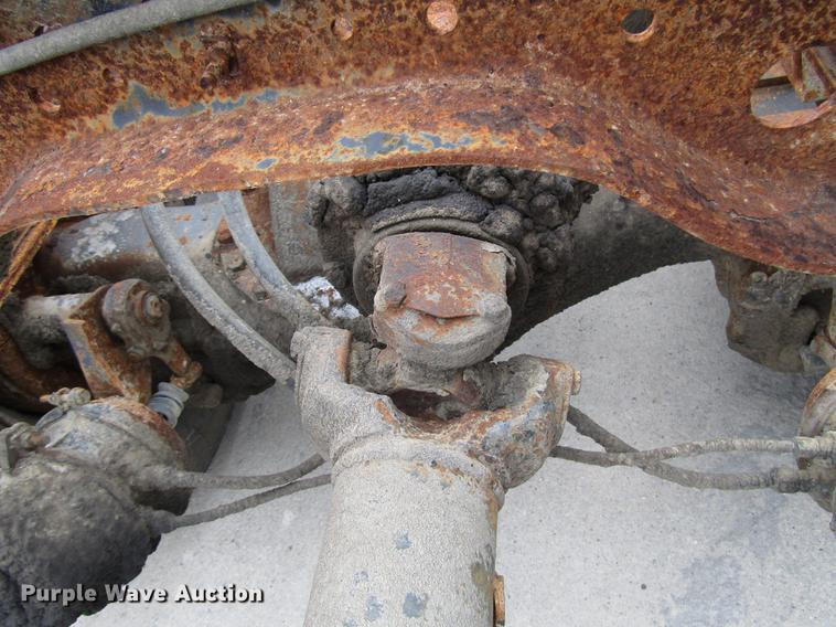 image for item DD3931 1987 Mack DM685S truck cab and chassis