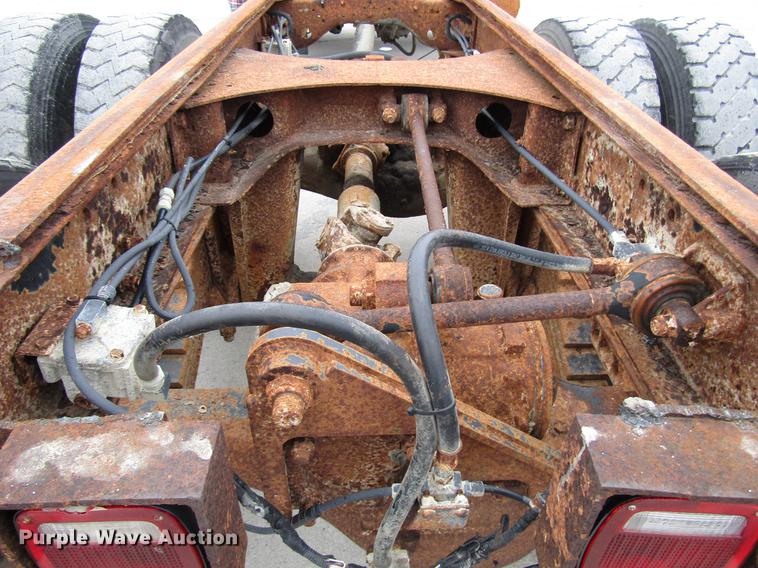 image for item DD3931 1987 Mack DM685S truck cab and chassis