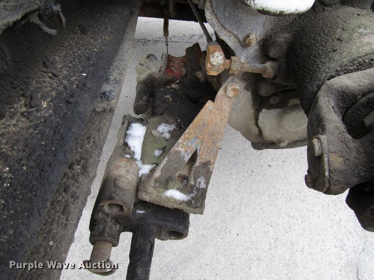 image for item DD3931 1987 Mack DM685S truck cab and chassis